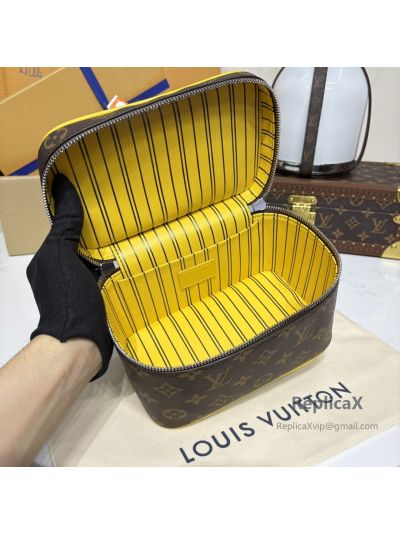 Louis Vuitton Vanity Case in brown monogram canvas