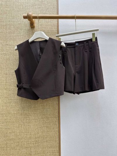 Brunello Cucinelli Sleeveless Pleated Set in Black