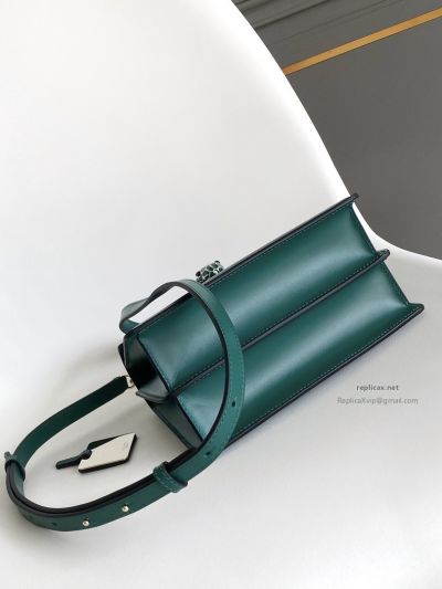 Bvlgari Serpenti Forever Medium Top Handle Bag Emerald Green Calfskin