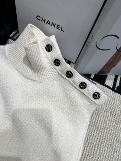 Chanel Cashmere Button-Front Knit Top in White