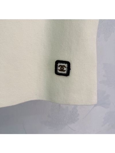 Chanel Sleeveless Contrast-Trim Top in White and Black