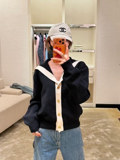 Chanel Sweatshirt