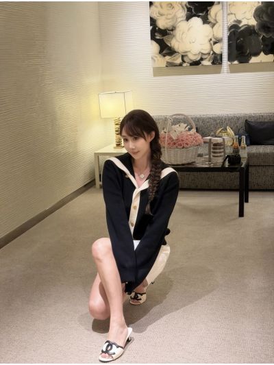 Chanel Sweatshirt