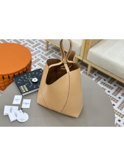 Chloe Large Spin Tote Bag Light Beige Grained Calfskin Leather - Detail view 3