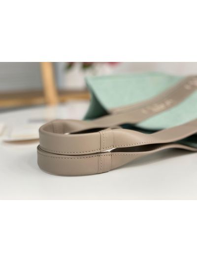 Chloe Large Woody Canvas Top Handle Shoulder Bag Light Green - Detail view 4