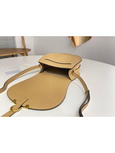 Chloe Marcie Medium Saddle Shoulder Crossbody Bag Beige Grained Calfskin - Detail view 5