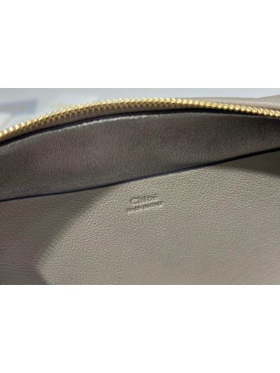 Chloe Small Bracelet Hobo Shoulder Crossbody Bag Gray Grained Leather - Detail view 9