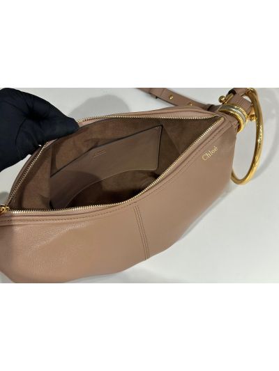 Chloe Small Bracelet Hobo Shoulder Crossbody Bag Nude Grained Leather - Detail view 8