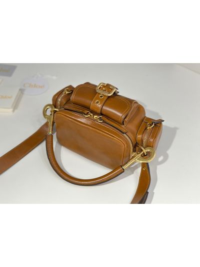 Chloe Small Camera Shoulder Crossbody Bag Brown Shiny Leather - Detail view 3
