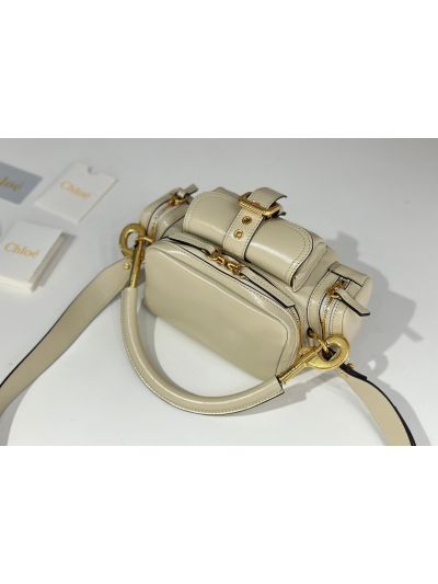 Chloe Small Camera Shoulder Crossbody Bag Off White Shiny Leather - Detail view 4