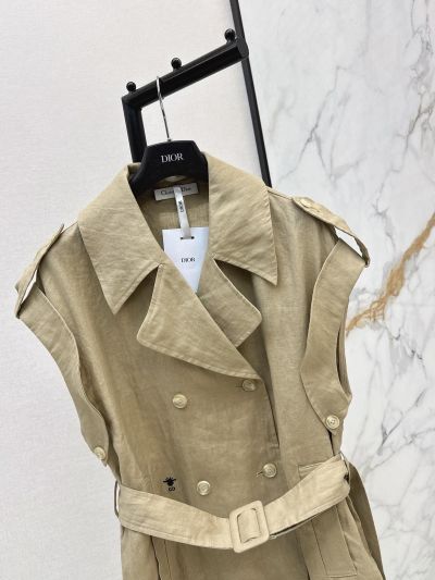 Dior Cropped Contrast-Trim Coat in Beige