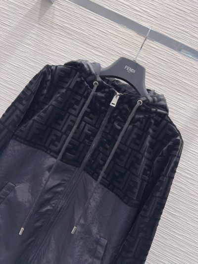Fendi Long Sleeve Contrast-Trim Coat in Navy