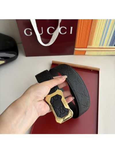 Gucci GG Embossed Buckle Belt in Black