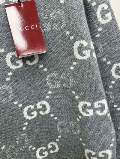 Gucci Crew Neck Cashmere Knit Top in Grey
