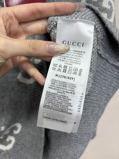 Gucci Crew Neck Cashmere Knit Top in Grey