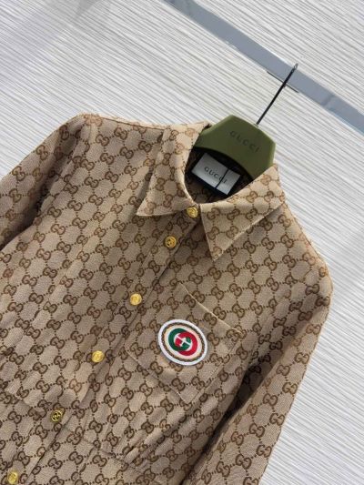 Gucci Long Sleeve Contrast-Trim Coat in Beige