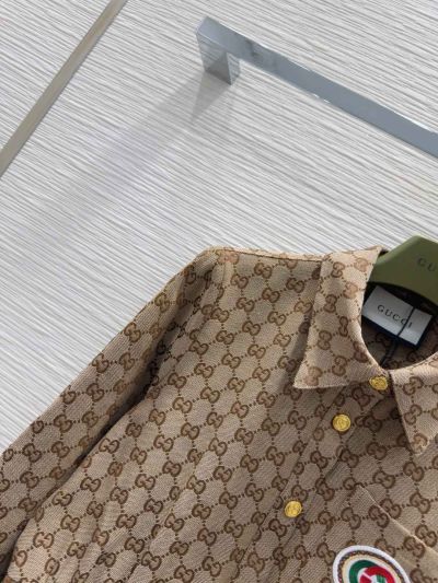 Gucci Long Sleeve Contrast-Trim Coat in Beige
