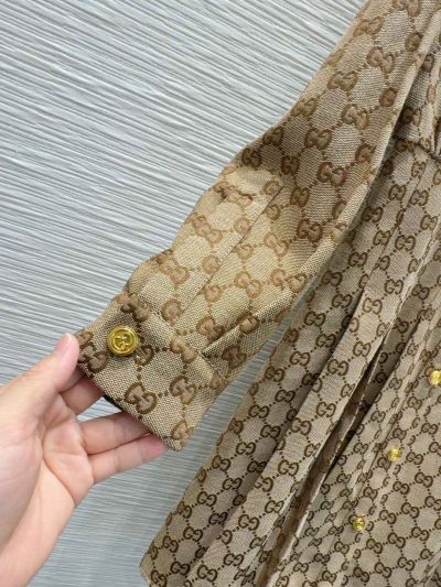 Gucci Long Sleeve Contrast-Trim Coat in Beige