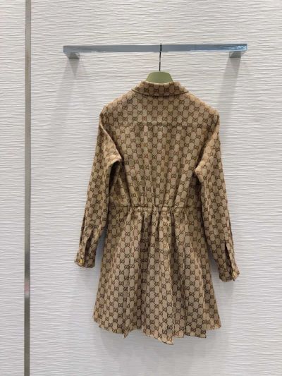 Gucci Long Sleeve Contrast-Trim Coat in Beige
