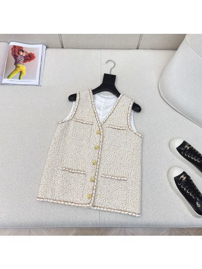 Gucci V-Neck Tweed Vest in Beige and White