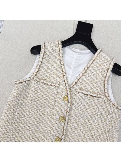 Gucci V-Neck Tweed Vest in Beige and White