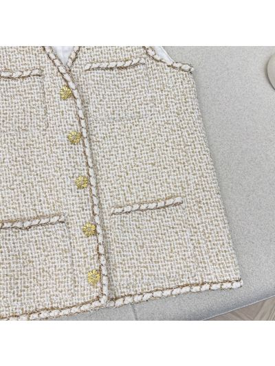 Gucci V-Neck Tweed Vest in Beige and White