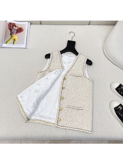 Gucci V-Neck Tweed Vest in Beige and White