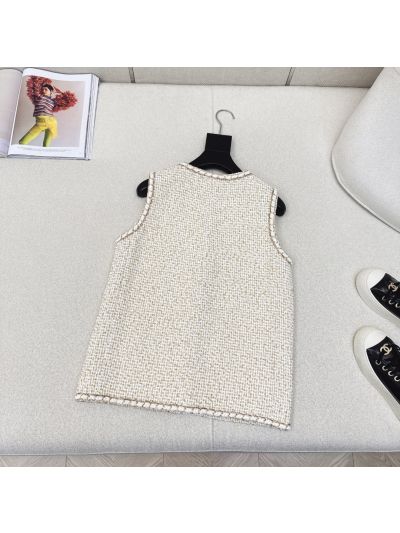 Gucci V-Neck Tweed Vest in Beige and White