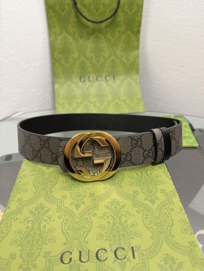Gucci Interlocking G Belt in Beige/Black