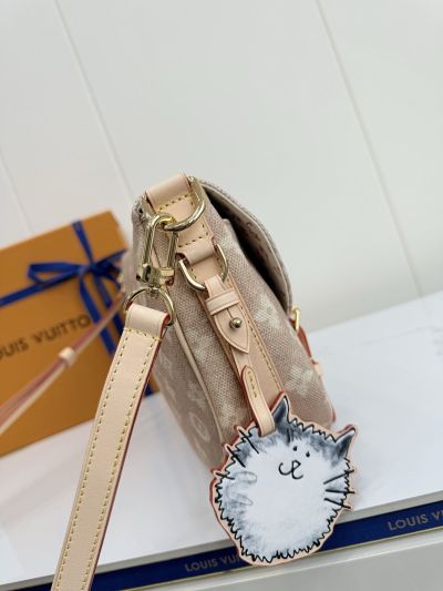 louis-vuitton-beige-monogram-double-buckle-flap-bag-rxlvj01264-08