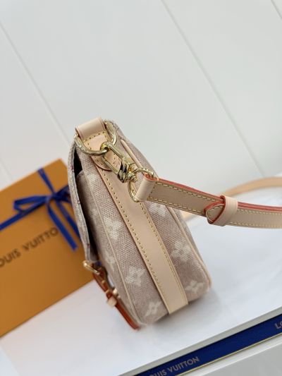 louis-vuitton-beige-monogram-double-buckle-flap-bag-rxlvj01264-09