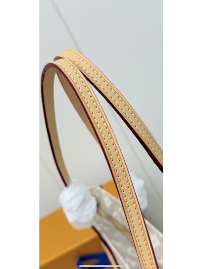 louis-vuitton-beige-monogram-illustrated-tote-rxlvj01262-02