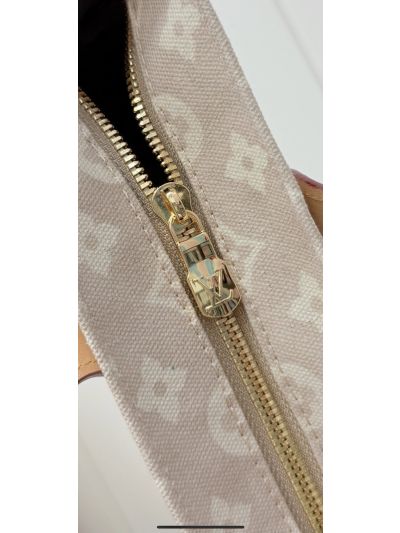 louis-vuitton-beige-monogram-illustrated-tote-rxlvj01262-03