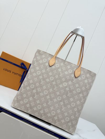 louis-vuitton-beige-monogram-illustrated-tote-rxlvj01262-09