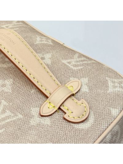 louis-vuitton-beige-monogram-top-handle-vanity-case-rxlvj01243-02