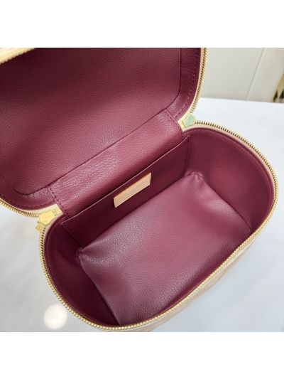 louis-vuitton-beige-monogram-top-handle-vanity-case-rxlvj01243-03