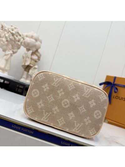 louis-vuitton-beige-monogram-top-handle-vanity-case-rxlvj01243-10