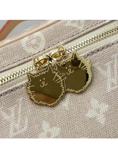 louis-vuitton-beige-monogram-top-handle-vanity-case-rxlvj01243-11