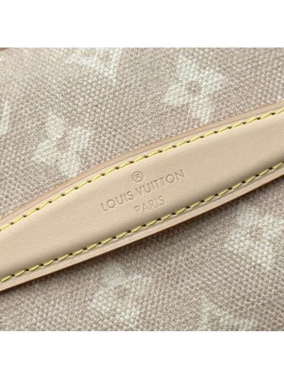 louis-vuitton-beige-monogram-top-handle-vanity-case-rxlvj01243-12