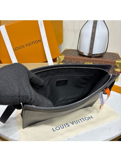 louis-vuitton-black-and-gray-checkerboard-wristlet-pouch-rxlvj01172-05