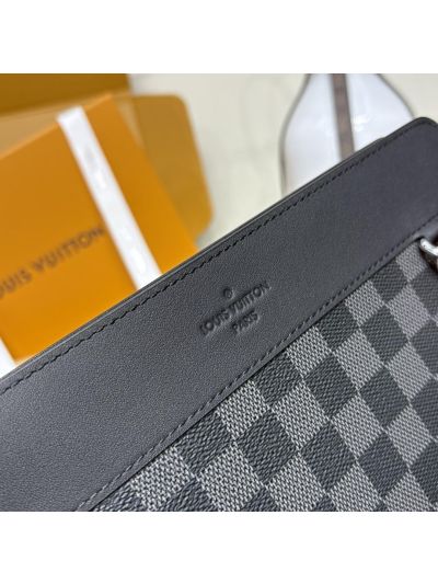 louis-vuitton-black-and-gray-checkerboard-wristlet-pouch-rxlvj01172-11