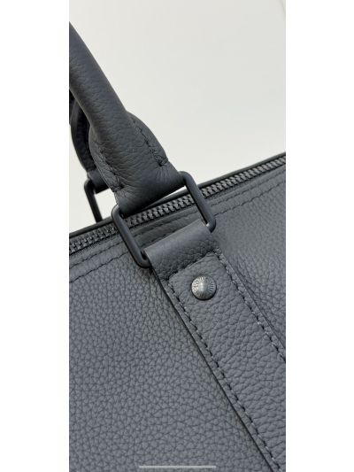 louis-vuitton-black-textured-wide-travel-bag-rxlvj01229-02