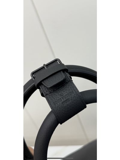 louis-vuitton-black-textured-wide-travel-bag-rxlvj01229-03