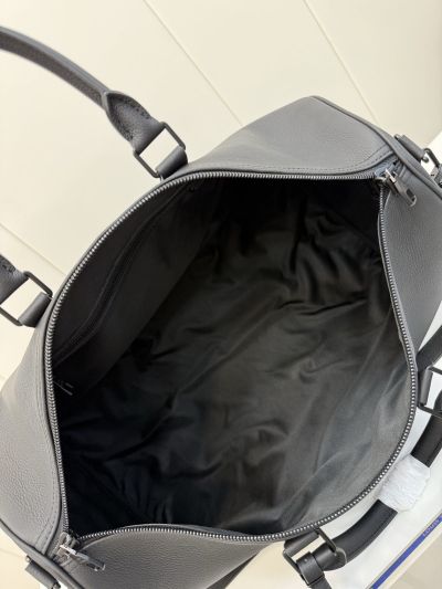 louis-vuitton-black-textured-wide-travel-bag-rxlvj01229-05