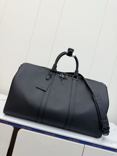 louis-vuitton-black-textured-wide-travel-bag-rxlvj01229-06