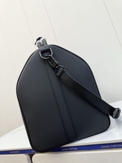 louis-vuitton-black-textured-wide-travel-bag-rxlvj01229-09