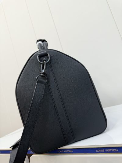 louis-vuitton-black-textured-wide-travel-bag-rxlvj01229-10