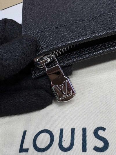 louis-vuitton-black-textured-zip-clutch-rxlvj01152-05