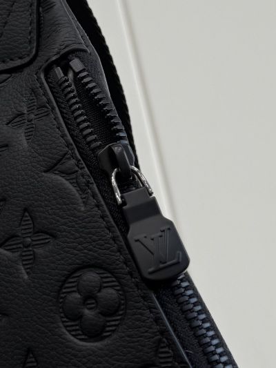 louis-vuitton-black-tonal-monogram-sling-bag-rxlvj01290-03