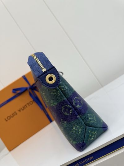 louis-vuitton-blue-and-green-striped-monogram-pouch-rxlvj01217-10